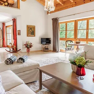 Park - Alpine Apartment Garmisch-Partenkirchen